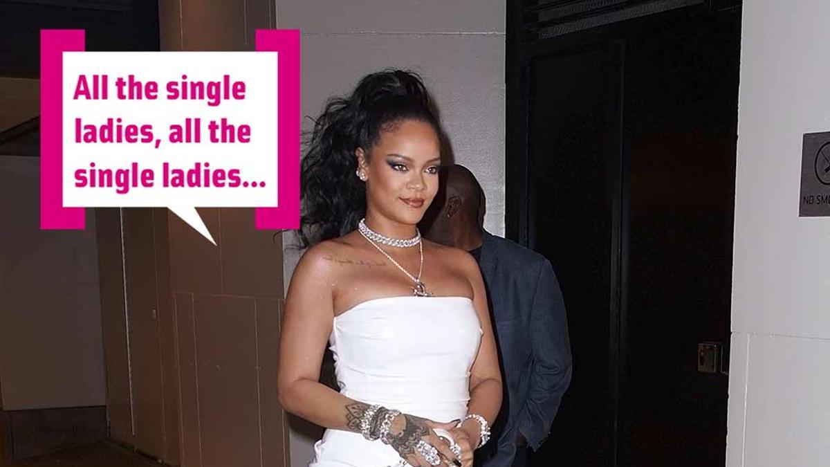 Rihanna con vestido blanco y bocadillo Cuore