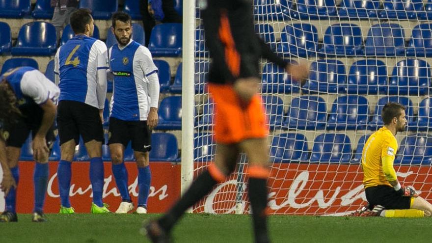 Decepción herculana tras recibir el 0-2 ante el Mestalla