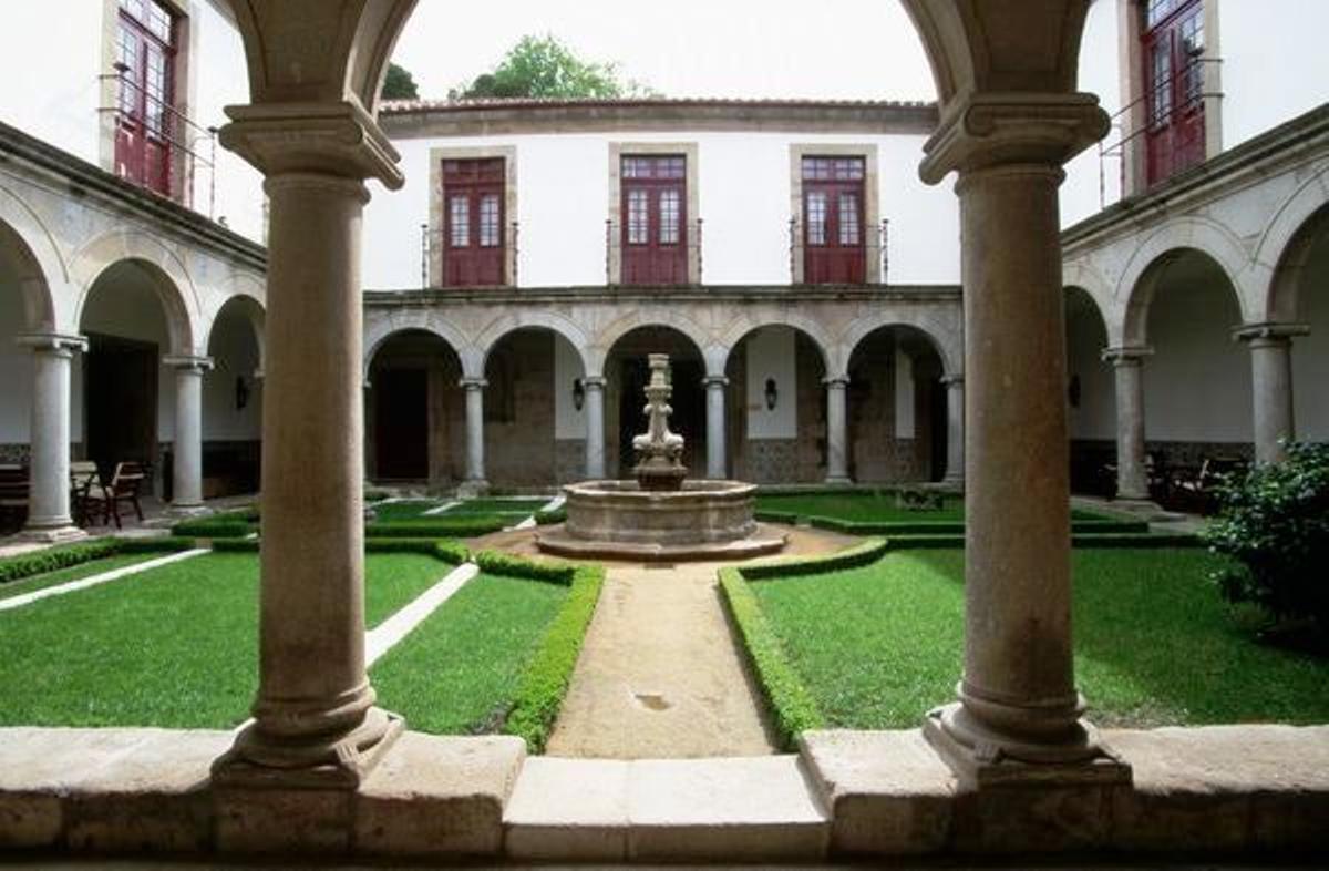 El patio interior de la Pousada Santa Marinha en Guimaraes