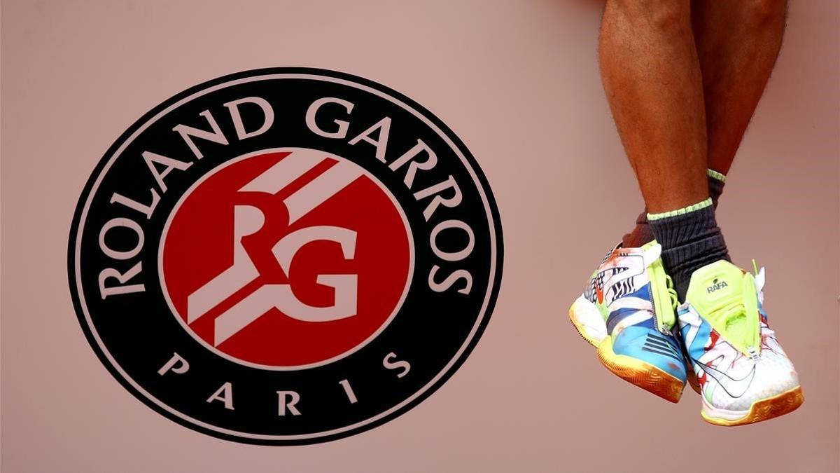 Una imagen de las zapatillas deportivas de Nadal tras su triunfo en Roland Garros 2019.