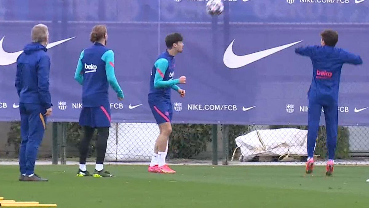 Araujo y Piqué vuelven a entrenarse con el grupo