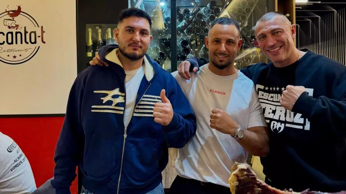 Omar Montes sorprende en un restaurante de la calle Estrella de A Coruña: "Buen rollo y mucho sabor"