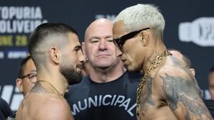 El español Ilia Topuria busca segundo título mundial ante el brasileño Charles Oliveira