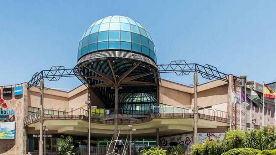 El centro comercial Rosaleda reabre sus puertas este lunes a los malagueños