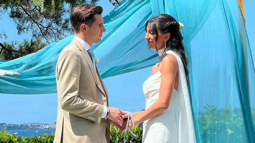El baile de los recién casados que se comprometieron tras una petición de mano realizada en una enorme valla colocada en Vigo