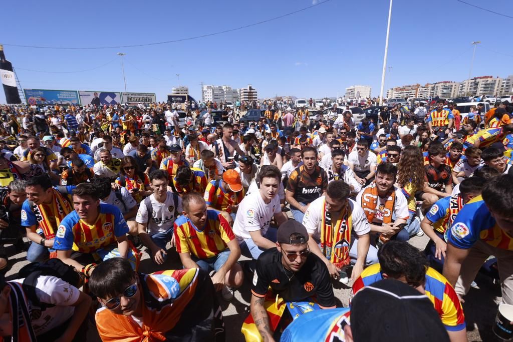 La afición del Valencia CF ante el Elche