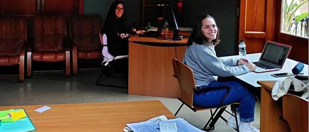 Las estudiantes, en el colegio mayor.