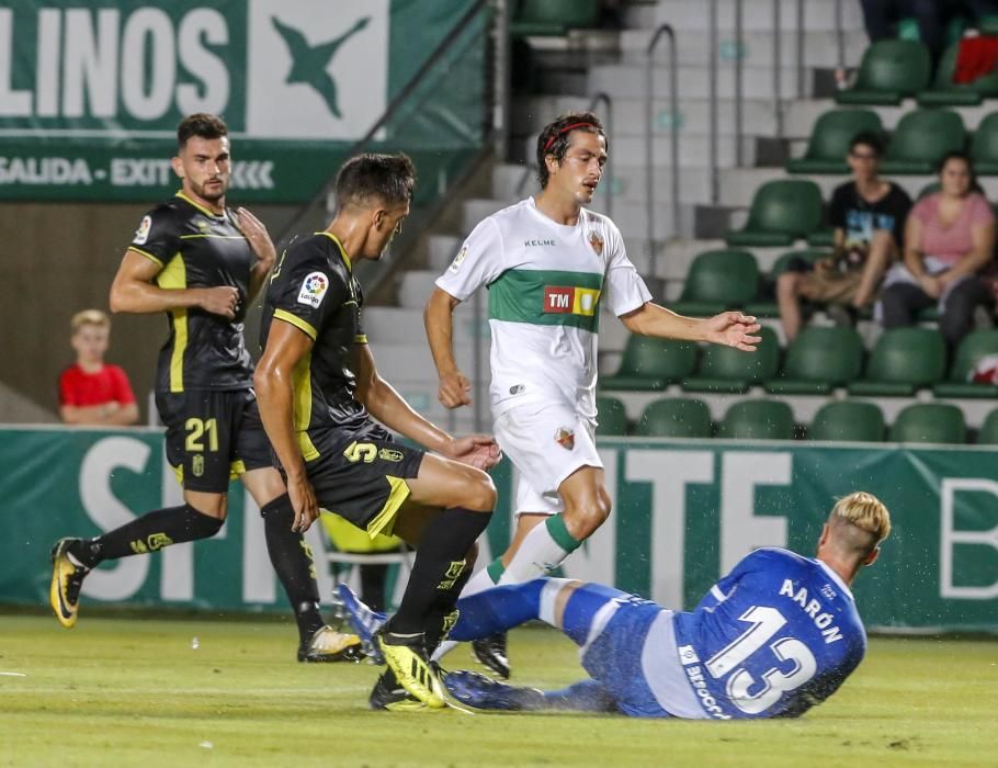 El Elche ahoga las penas de la Liga en la Copa (2-1)