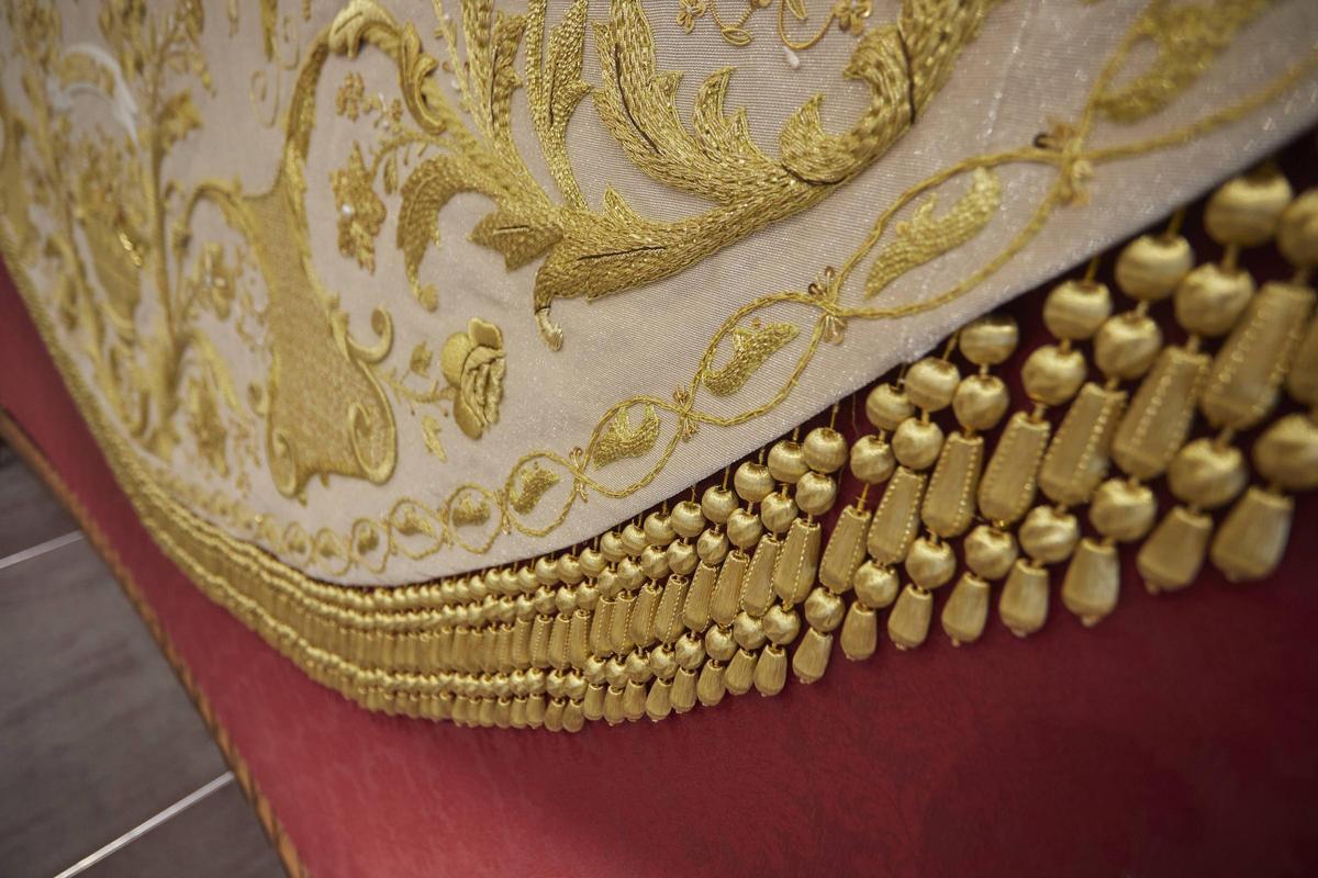 Así es el manto de la Virgen "Un poco de muchos" al detalle Así es el manto de la Virgen "Un poco de muchos" al detalle