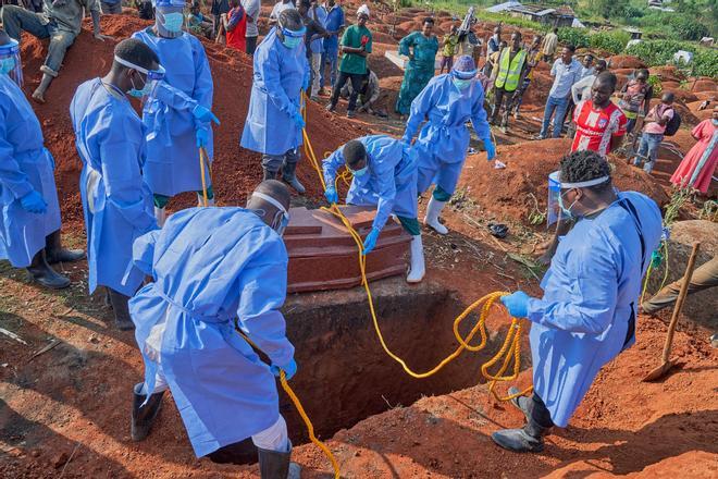 Más de 1.900 muertos en la RD del Congo por el ébola desde mayo