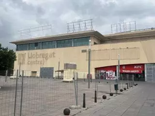 Los comercios del extinto Llobregat Centre de Cornellà perdonan 1,3 M de deuda a cambio de "malvender" sus locales
