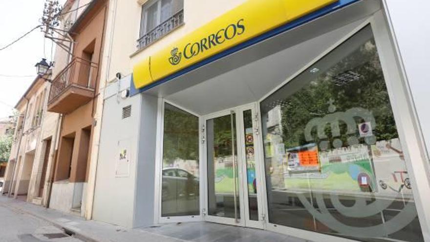 L&#039;oficina de Correus de Caldes està al centre del poble i va poder reobrir al migdia.