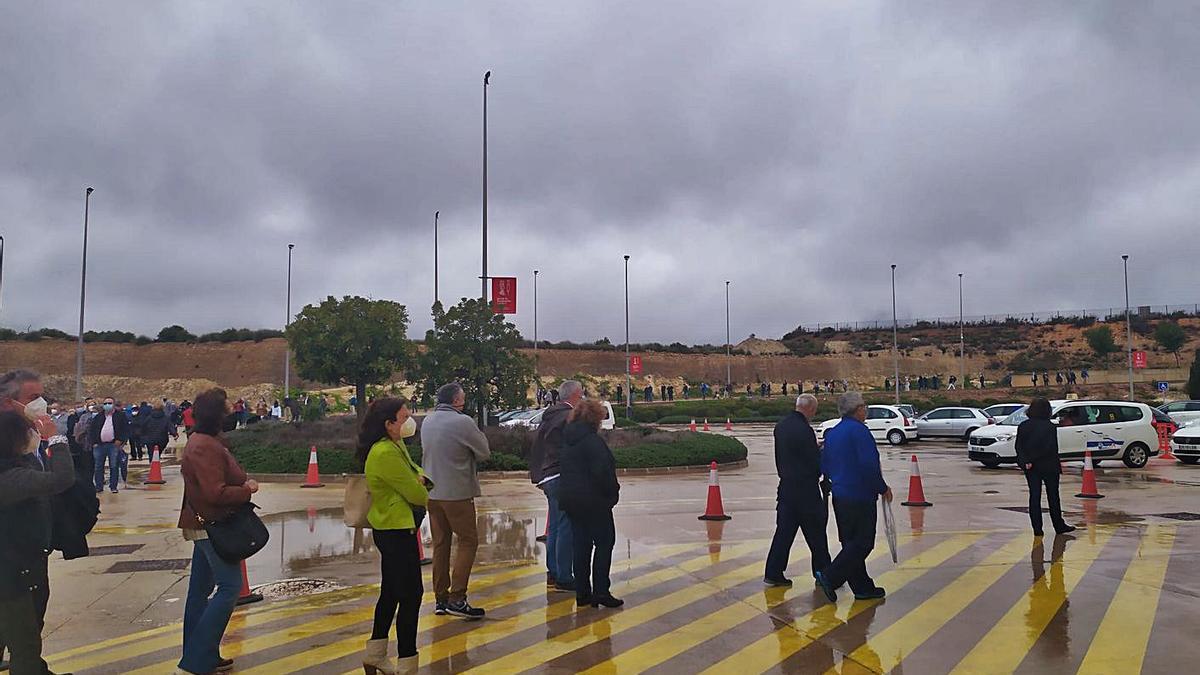 La gran afluencia a Ciudad de la Luz provocó largas colas en algunos momentos. | INFORMACIÓN