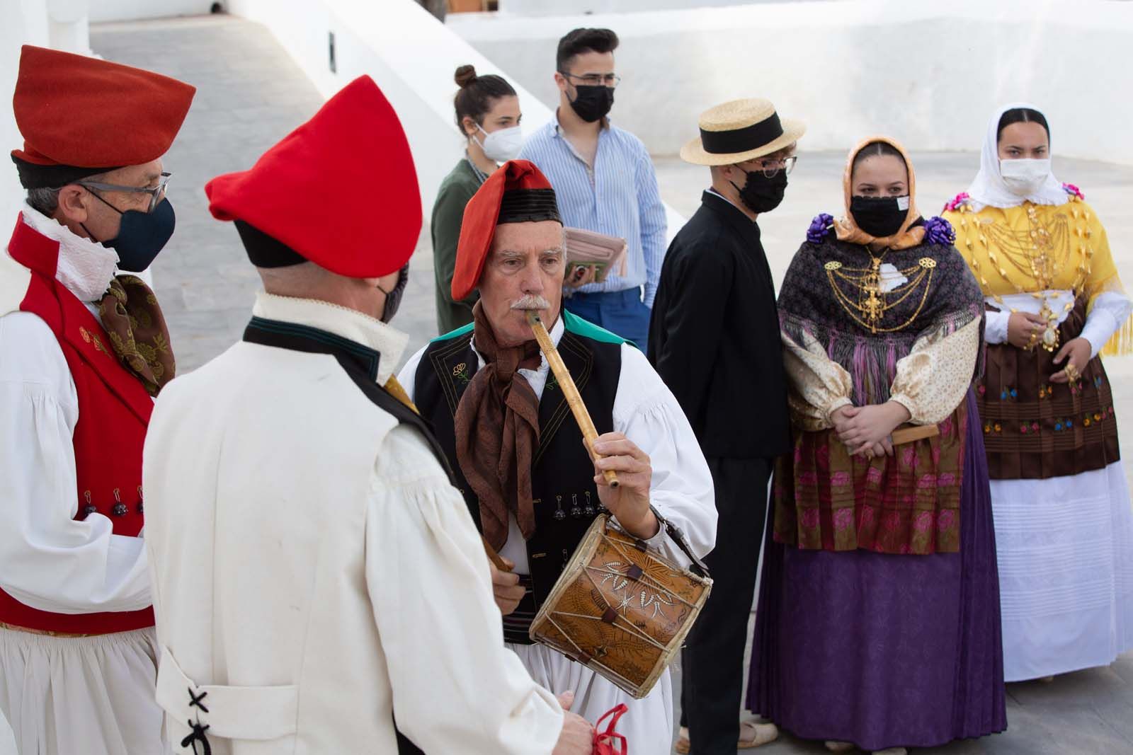 Santa Eulària celebra «un poquito» el ‘Anar a maig’