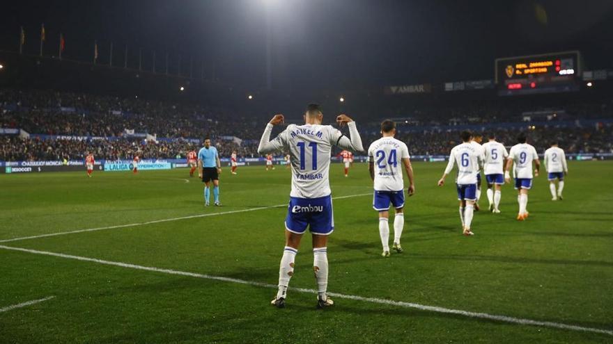 El Real Zaragoza se da un festín en un partido agridulce por la lesión de Guti (3-0)