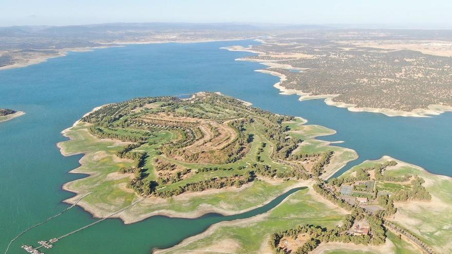 Isla de Valdecañas, ejemplo de ilegalidad en una exposición nacional sobre medio siglo de urbanismo