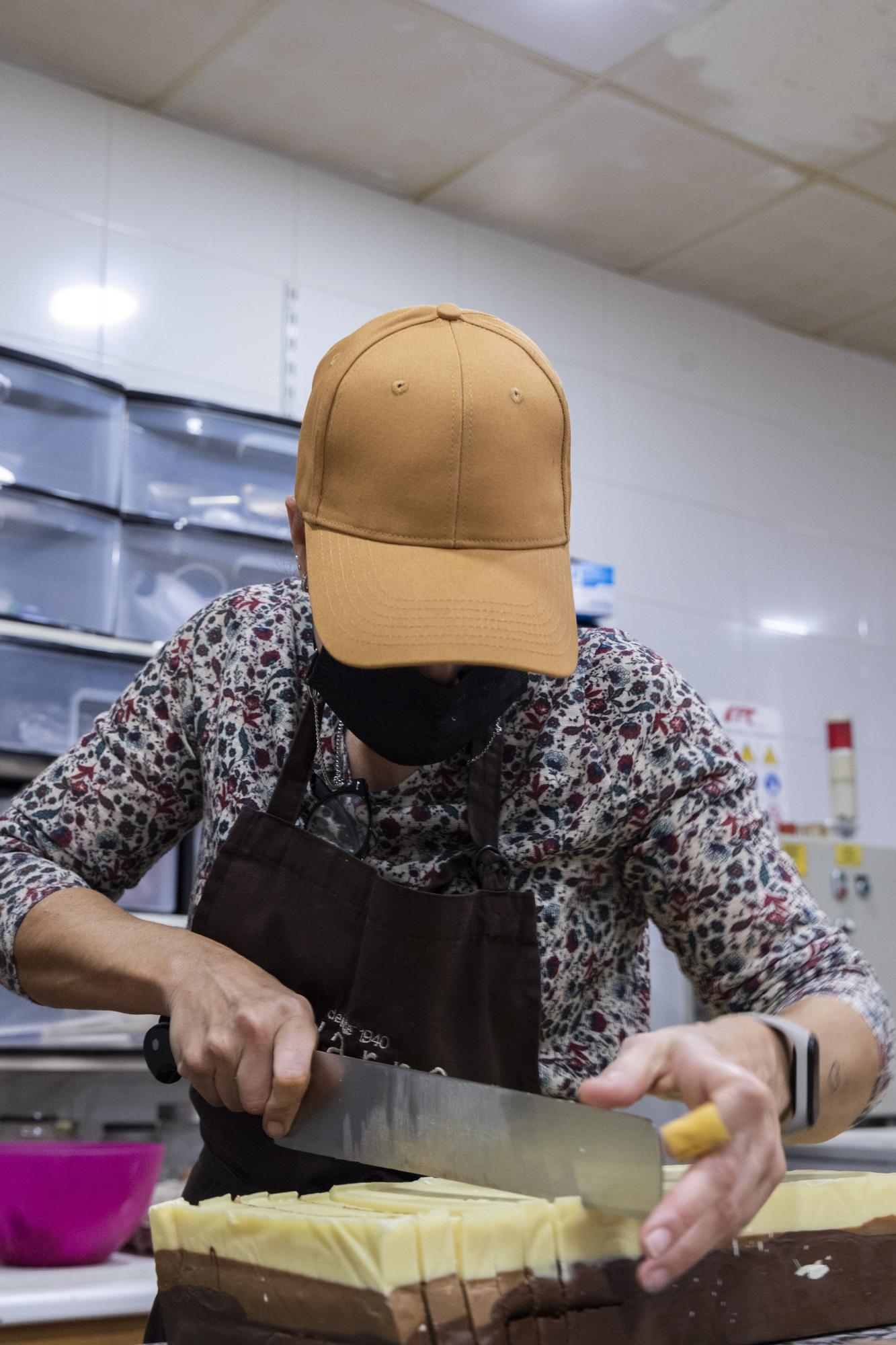 Así se hace el turrón artesanal de Casinos que se hereda entre generaciones