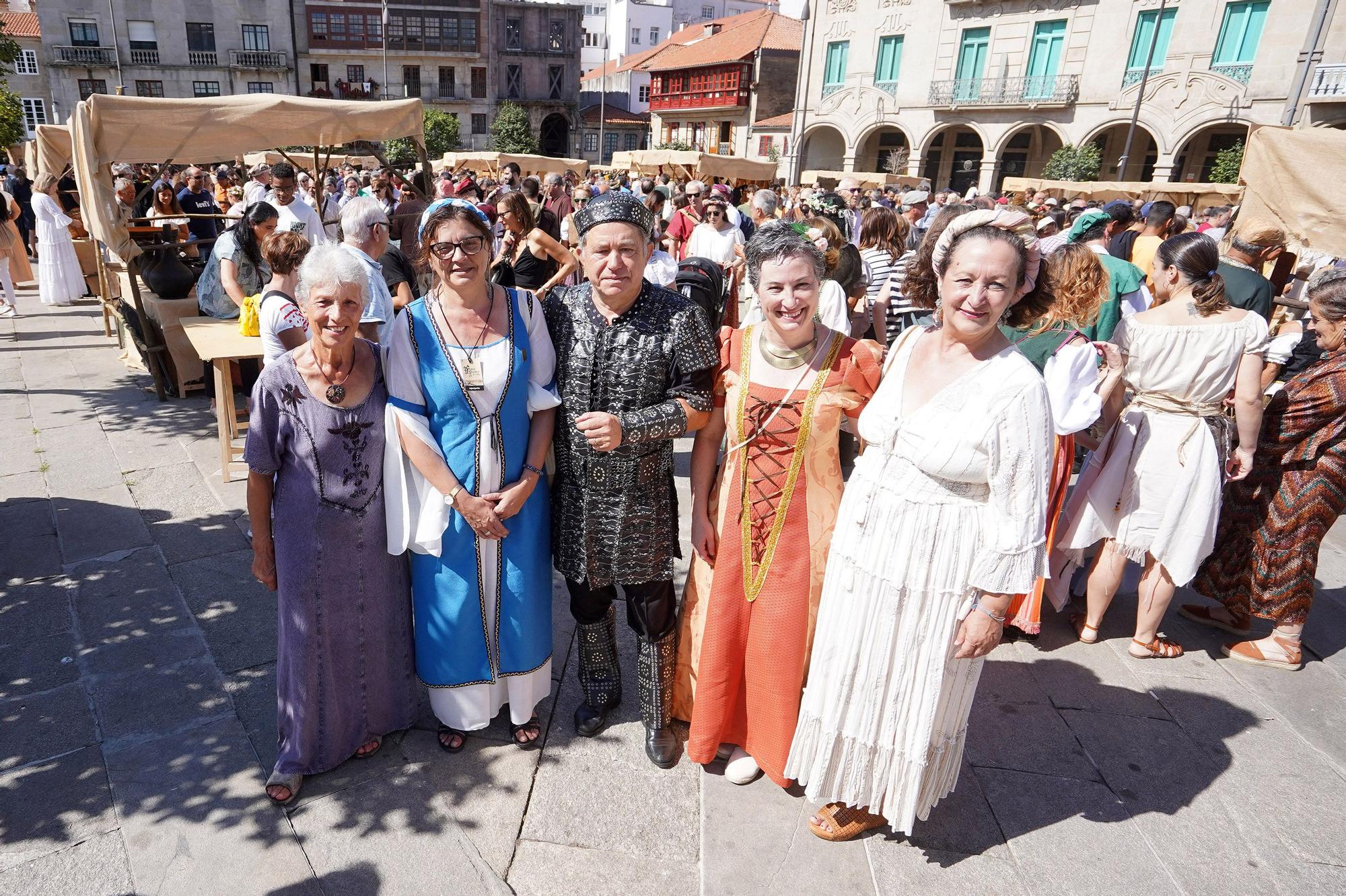 Cortesanos, bufones, damas y caballeros celebran el retorno de su señor: la Feira Franca anima Pontevedra