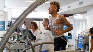 Neymar pasa la revisión médica