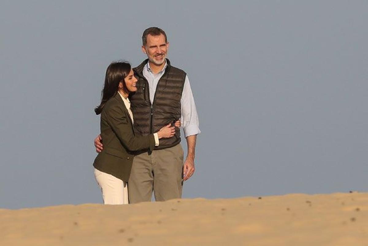 Los reyes, muy cariñosos, en su visita a Doñana