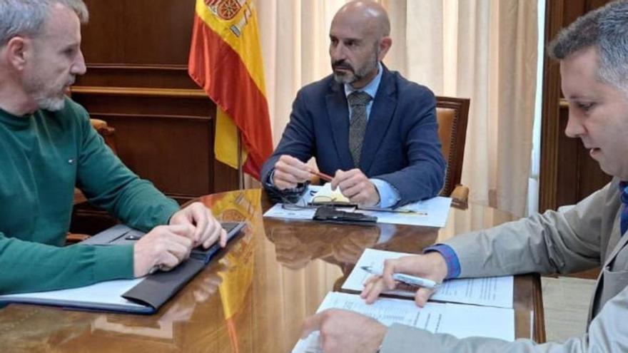 Reunión entre el subdelegado y miembros de la CEP.