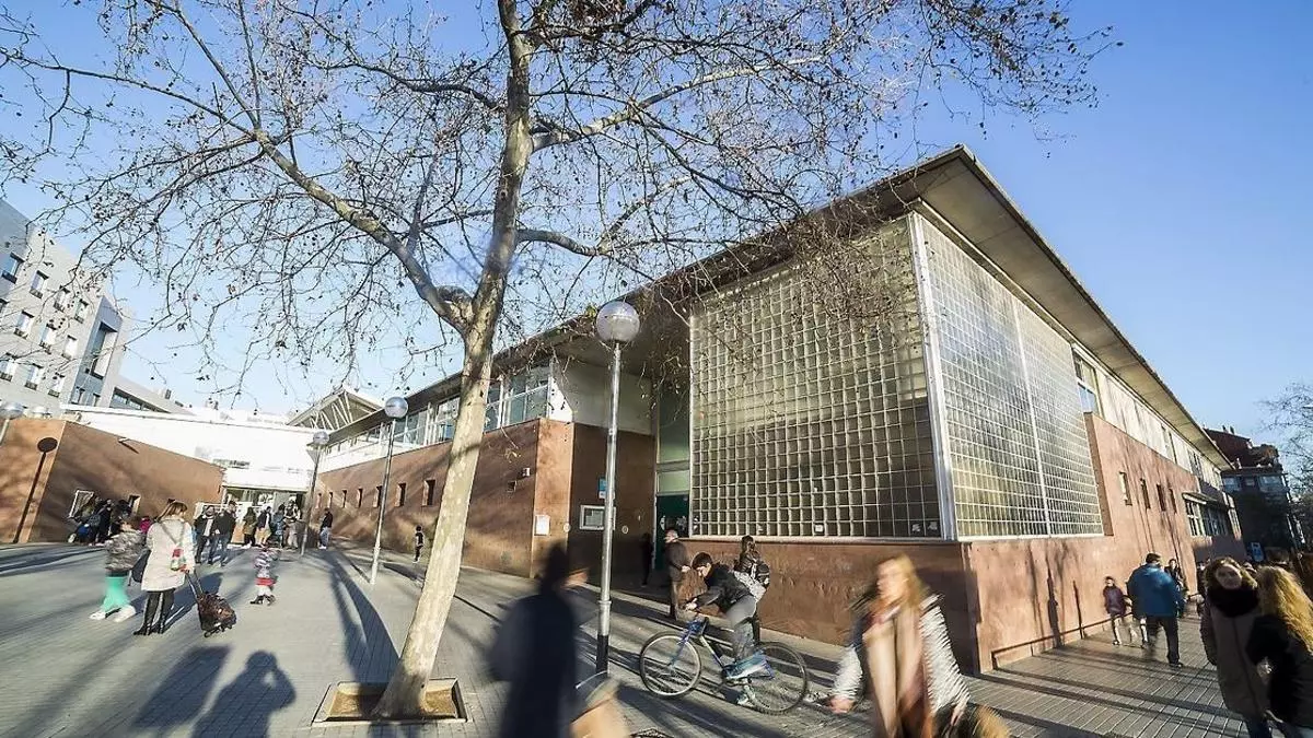 Quejas ante la afectación de un millar de escolares por obras en el pabellón deportivo de L'Illa Diagonal