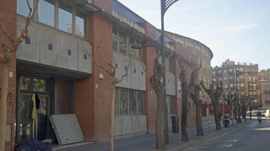 Edificio de los antiguos juzgados de Familia y Menores, junto a la Plaza de Toros de la Condomina de Murcia.