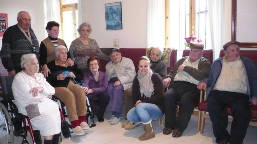 Algunos de los asistentes a la merienda celebrada en Sames (Amieva).