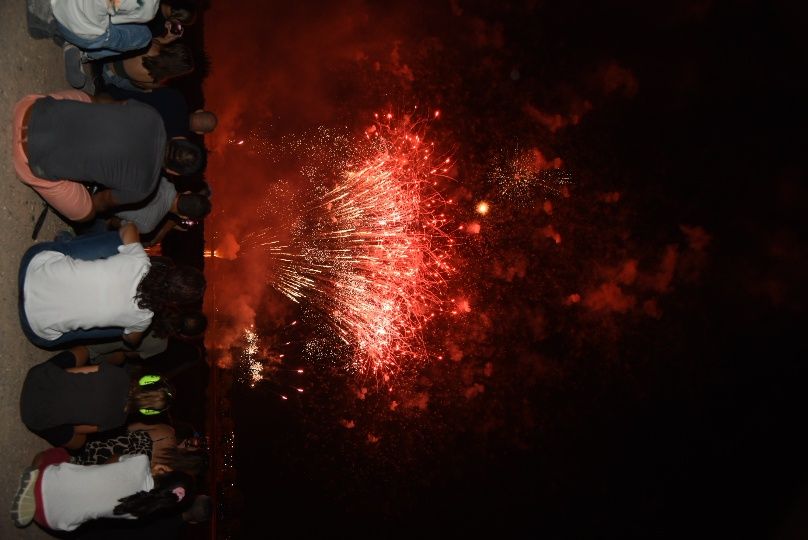 El Parc de l'Agulla s'omple per veure el Castell de Focs