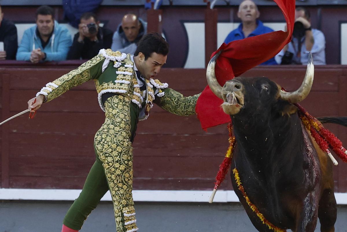 Tomás Rufo da un pase de muleta en su faena de Las Ventas