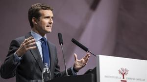 Pablo Casado, este martes, durante su intervención en el congreso de la Empresa Familiar que se celebra en València.  