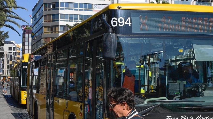 Canarias se faja ante Madrid y batalla la prórroga de guaguas gratis en 2025