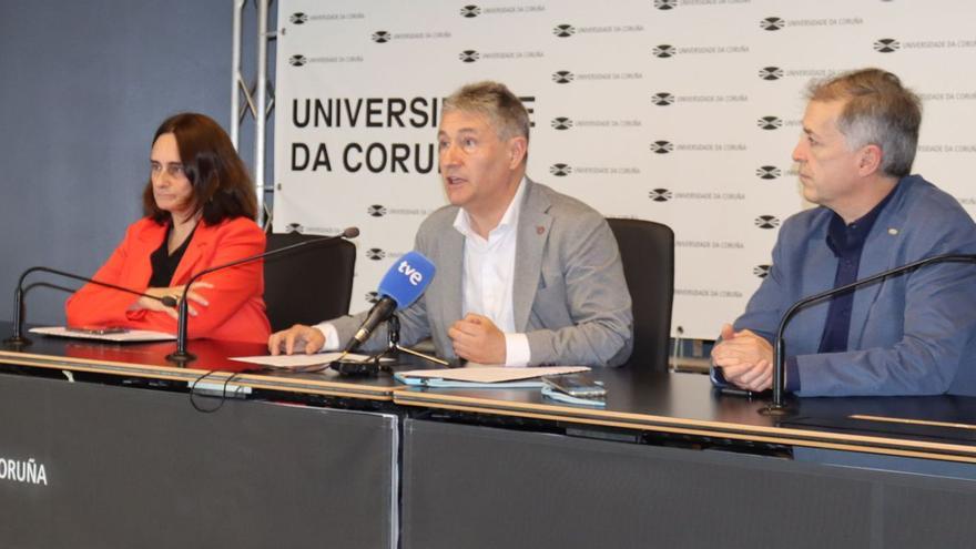 El rector, Ricardo Cao, da cuenta de los acuerdos tomados en el Consello de Goberno, este miércoles. | LOC