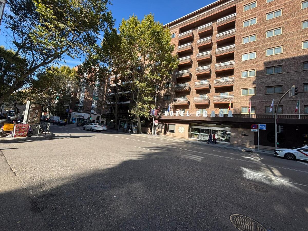 Lugar en el que tuvieron lugar los hechos. La calle Antonio López es una de las más transitadas tanto por vehículos como peatones