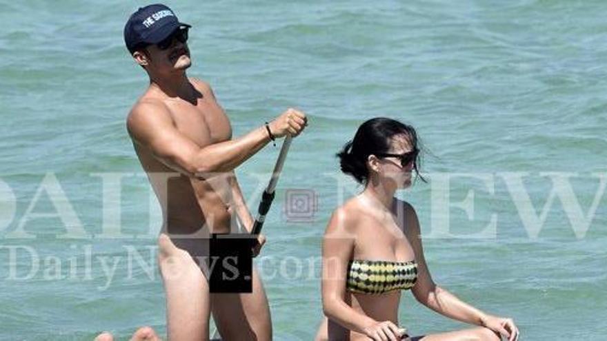 Orlando Bloom, despullat al costat de Katy Perry a Sardenya