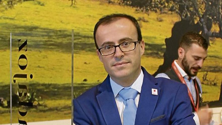 Miguel Angel  Gallardo PRESIDENTE DE LA DIPUTACION DE BADAJOZ : &quot;Estamos junto a los profesionales del turismo&quot;