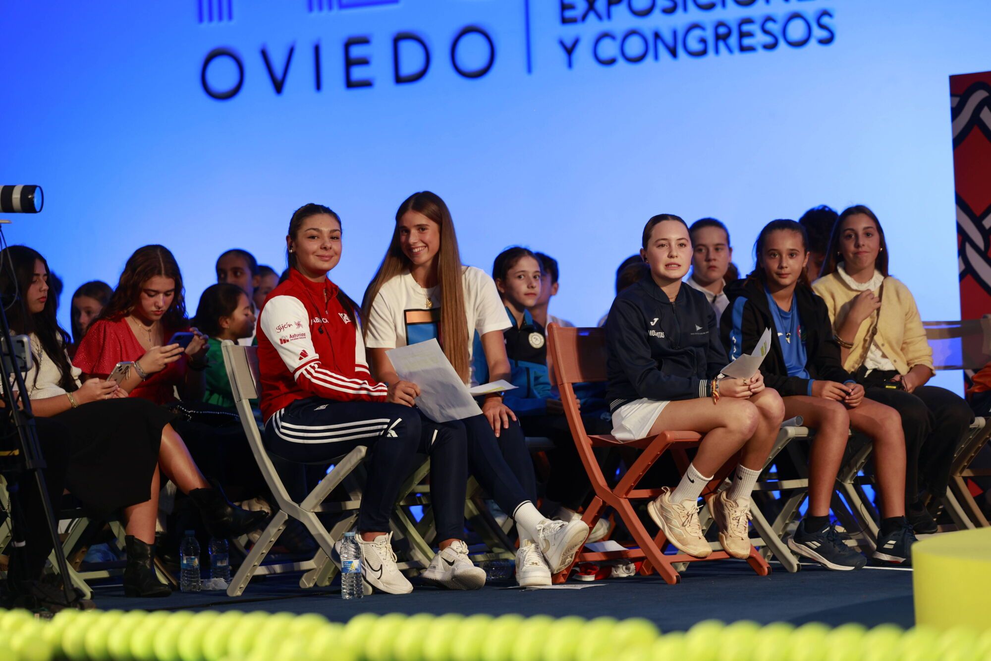 EN IMÁGENES: Encuentro de niños con Serena Williams en el Calatrava de Oviedo