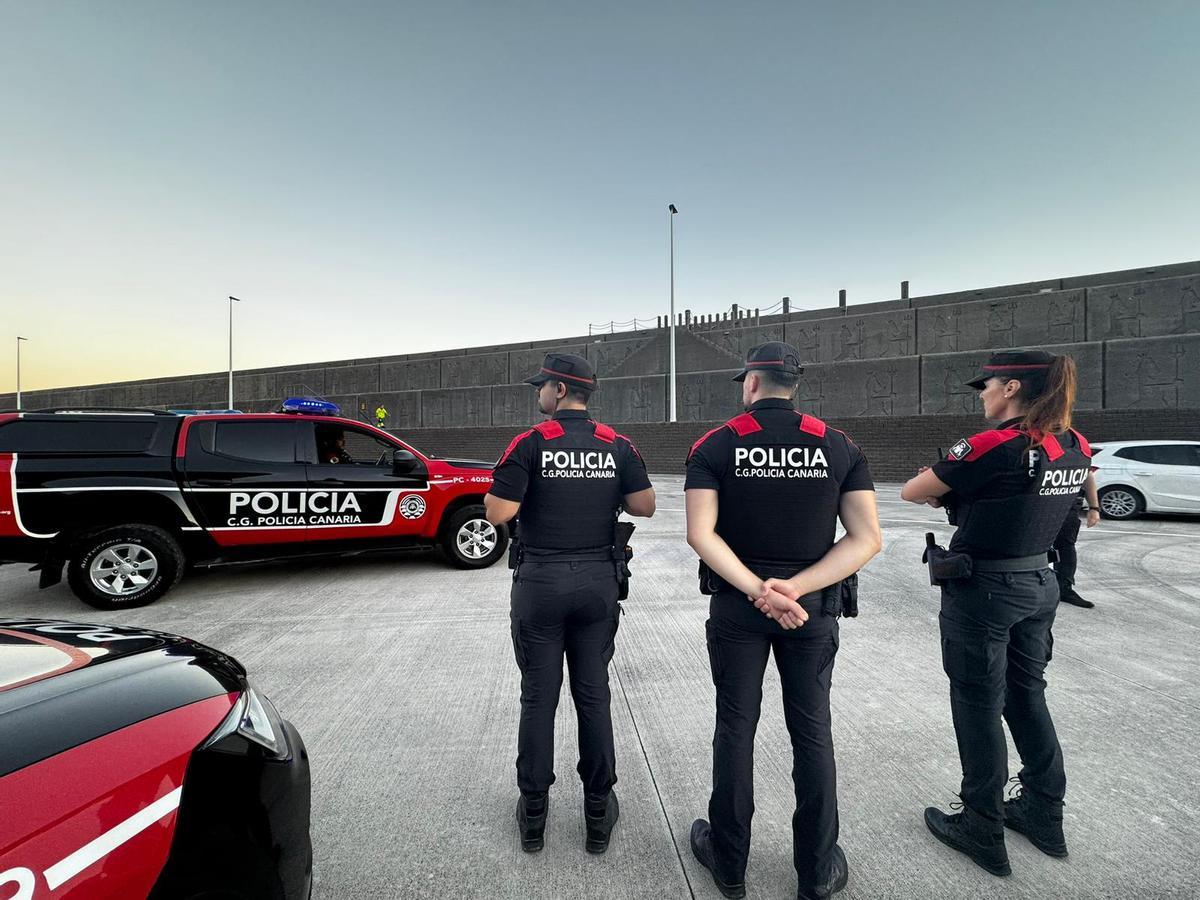 Agentes de la Policía Canaria.