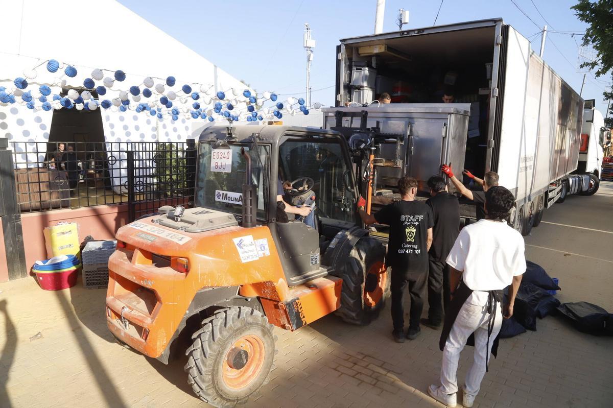 El desmontaje de la Feria 2026, en imágenes El desmontaje de la Feria 2026, en imágenes
