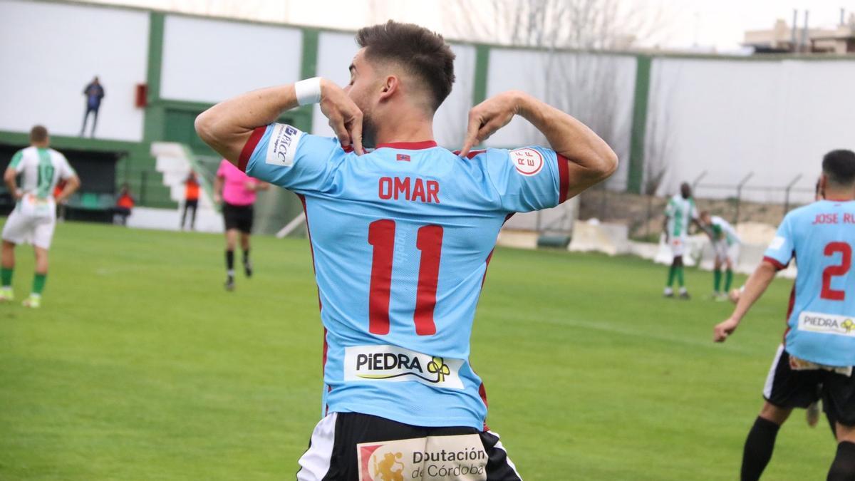 Omar Perdomo se señala su dorsal después de marcar ante el Antequera.
