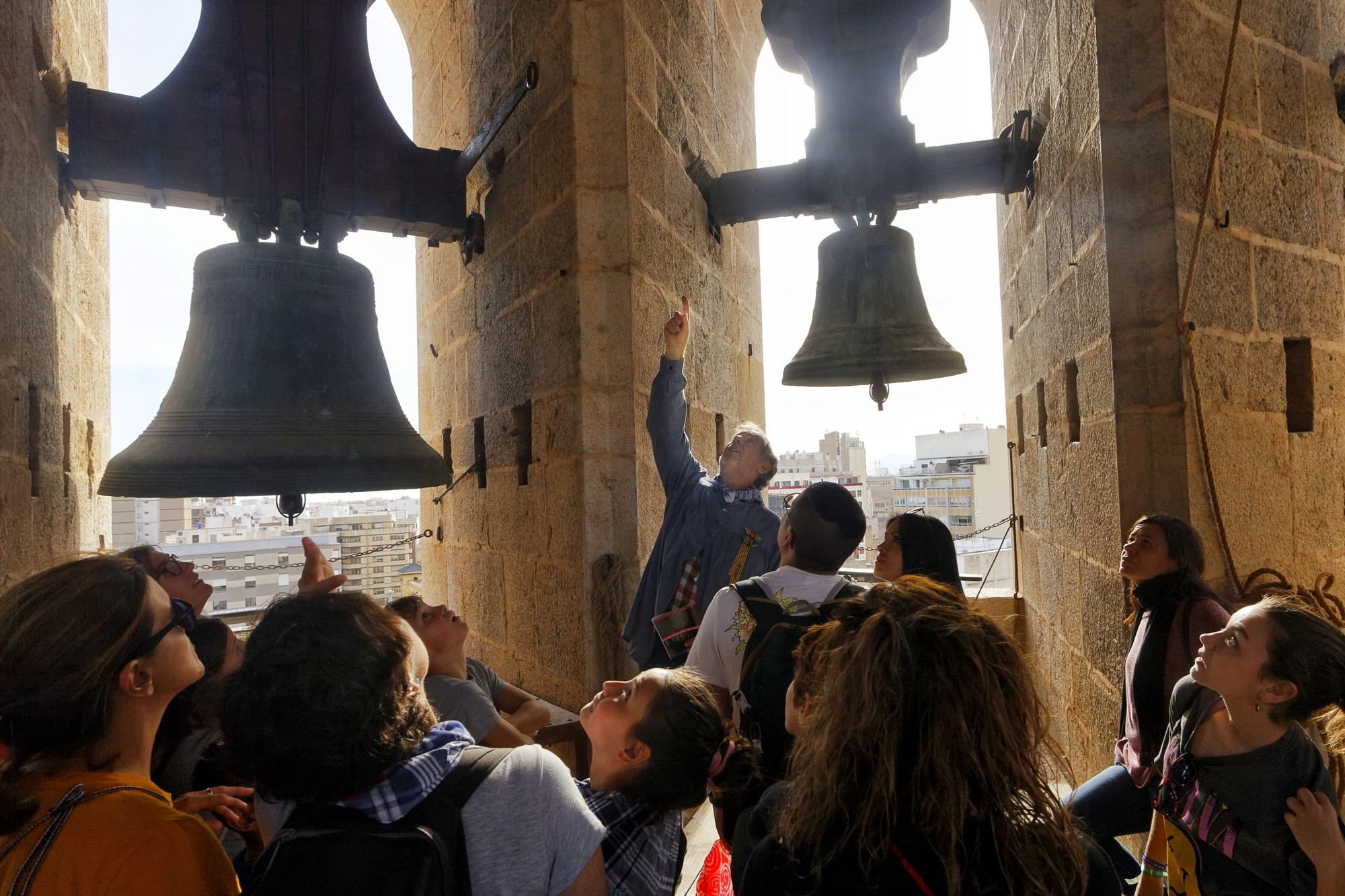 Castelló redescubre la historia del Fadrí con la Pujà de la colla El Pixaví