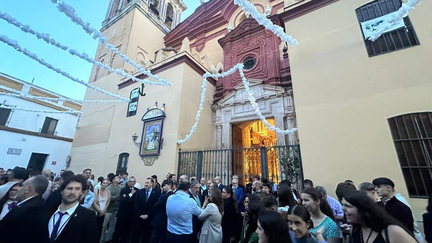 Vídeo | Ambiente previo en Santa Ana antes de la salida de la Esperanza de Triana
