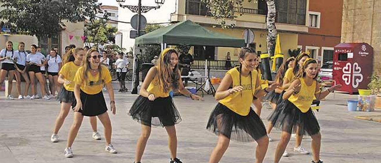 Una de las ´colles´ en un animado baile.