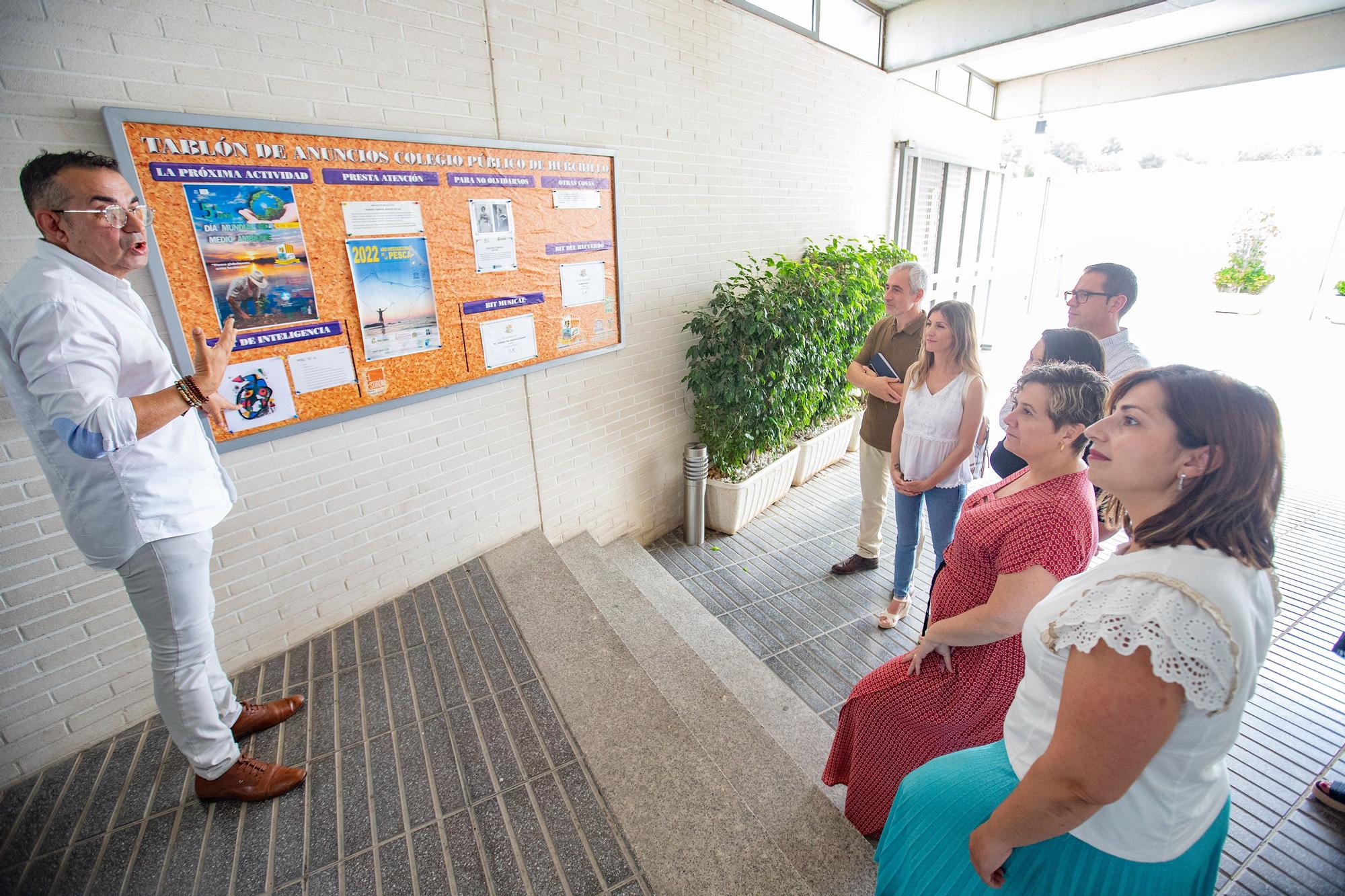 La consellera Raquel Tamarit visita el CEIP Manuel Riquelme de Hurchillo