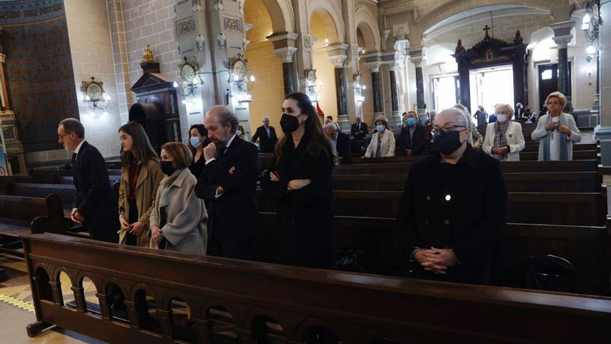 Familia y amigos despiden a Caridad López, «mujer creyente y unida a su marido»