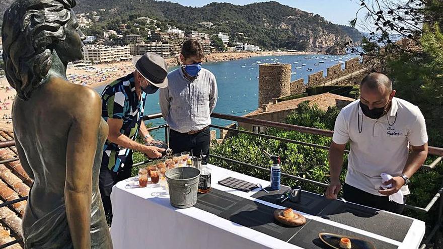 Elaboració de les postres i el vermut commemoratius. | AJUNTAMENT TOSSA DE MAR