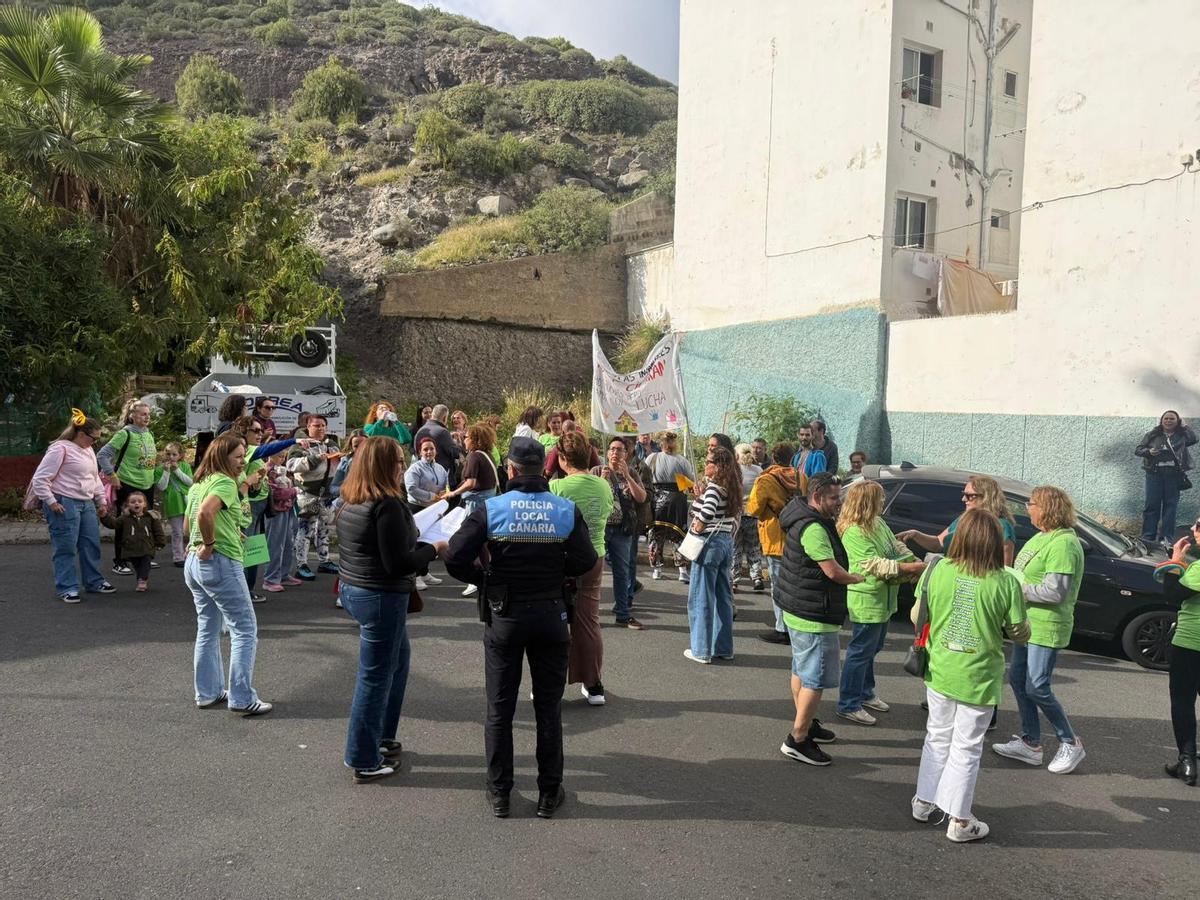 Protesta por el cierre de la Escuela Infantil Las Folías.