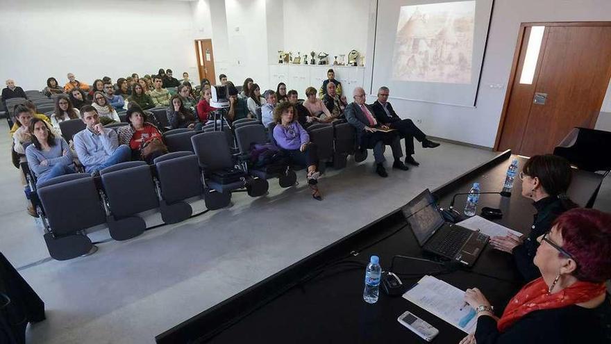 Público asistente a las Xornadas sobre bo uso e mal uso do mar&quot; en el Campus de Pontevedra. // Gustavo S.