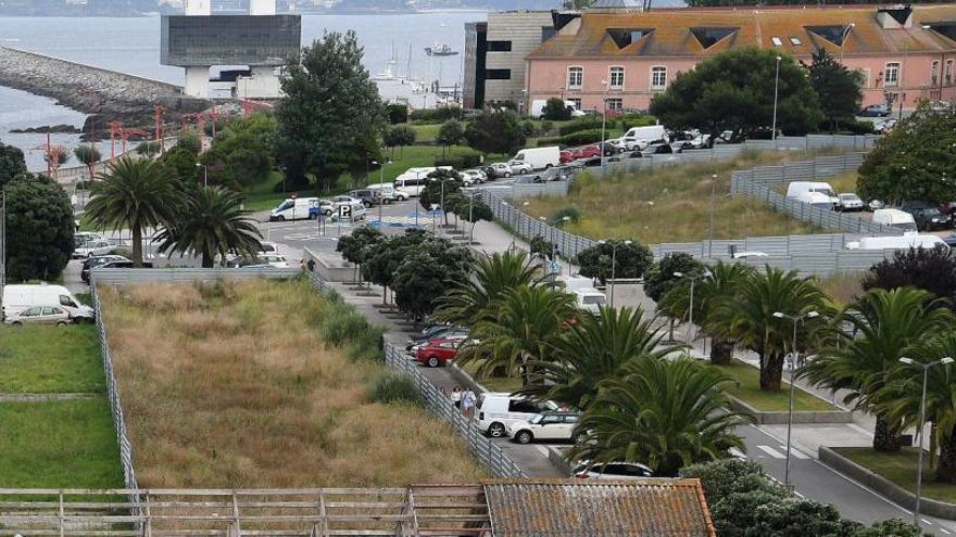 Vista aérea de las tres parcelas propiedad del Ministerio de Defensa en la zona de A Maestranza, que actualmente están sin edificar.