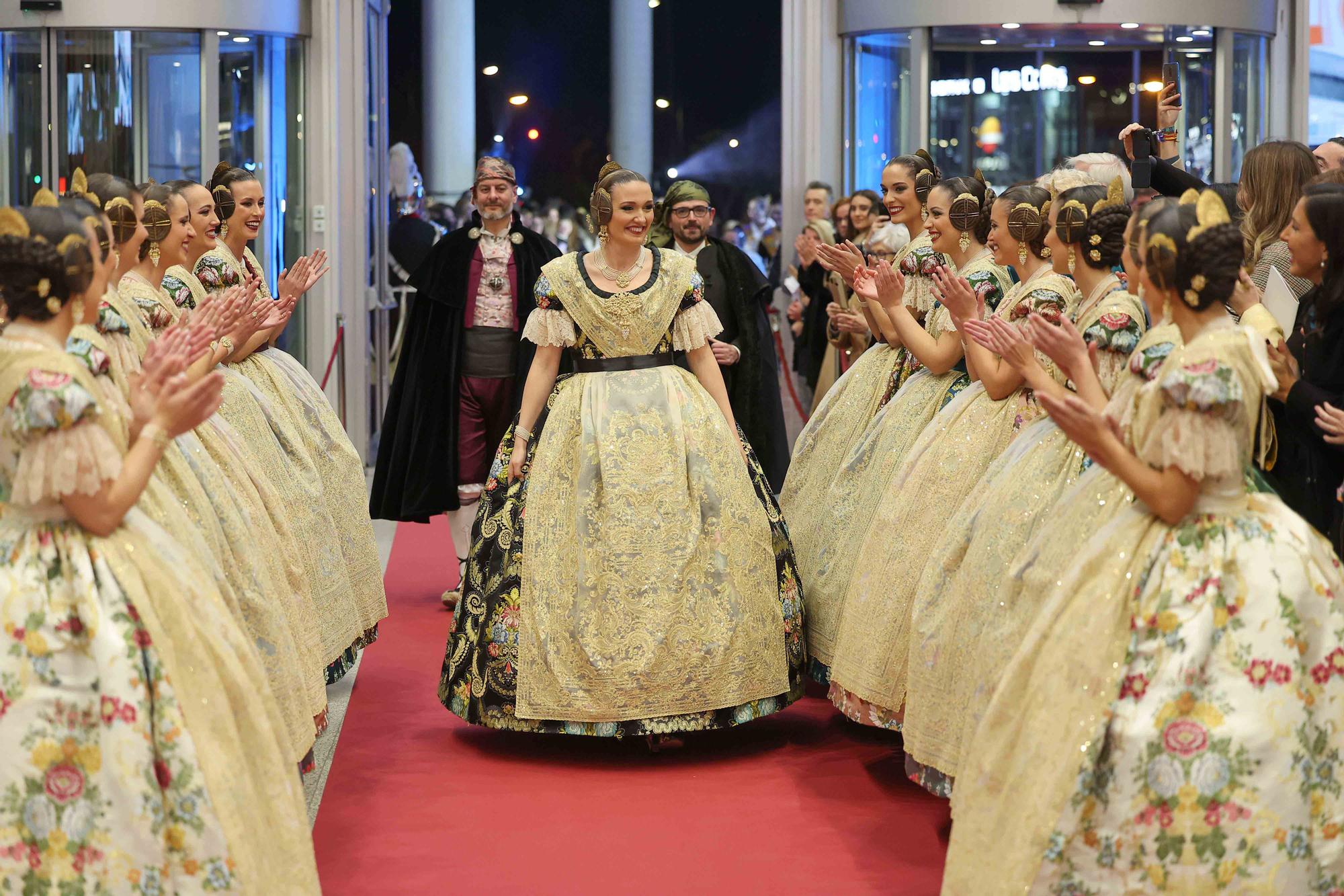 La noche de emociones para Laura Mengó y la corte en su Exaltación